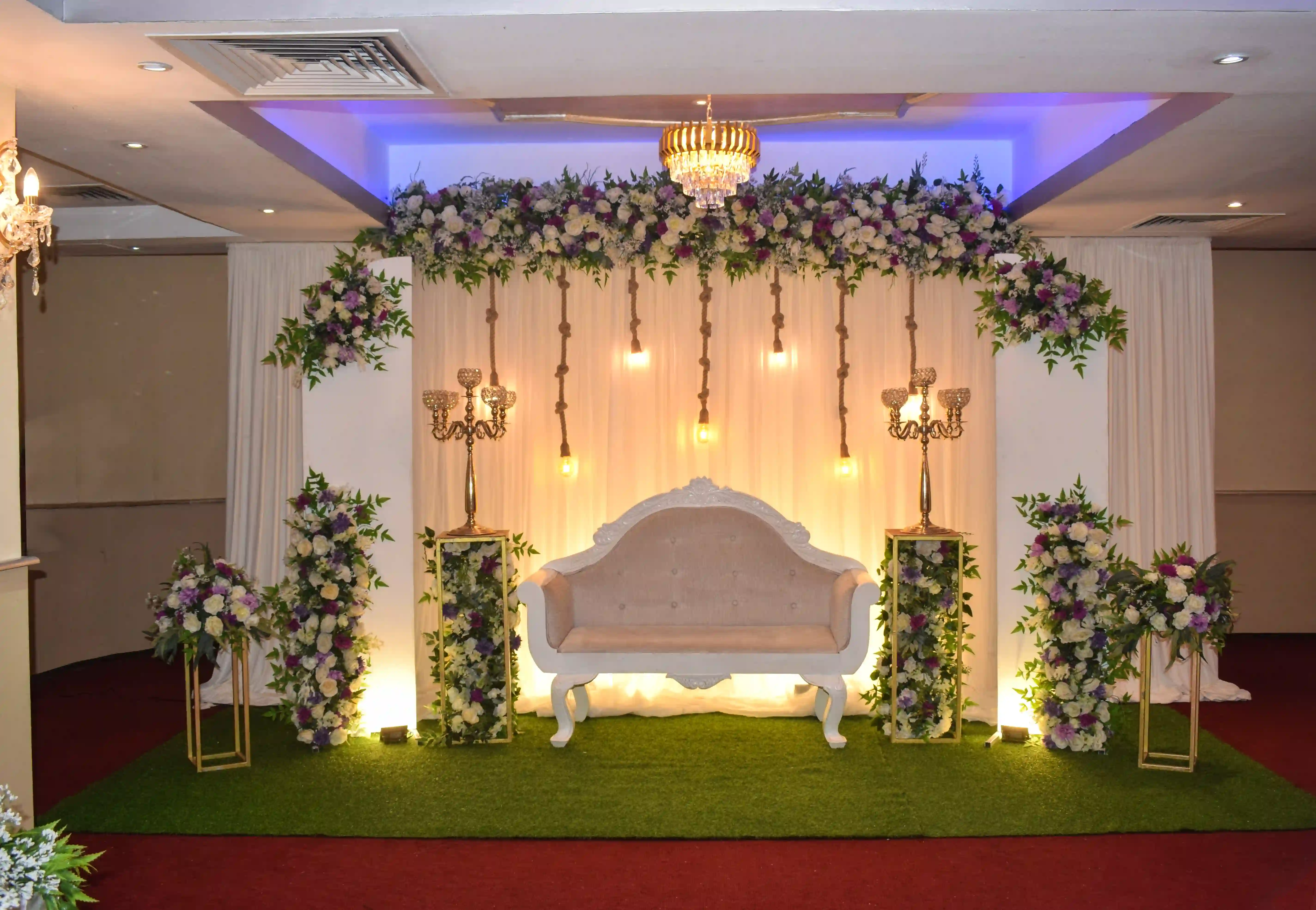 Jasmine Hall Sweetheart Table Details